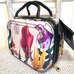 NWT Triforce Marbella Hardside Travel Beauty Case